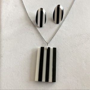 ⭐️Vintage Black & White Acrylic Necklace & Clip-On Earring Set